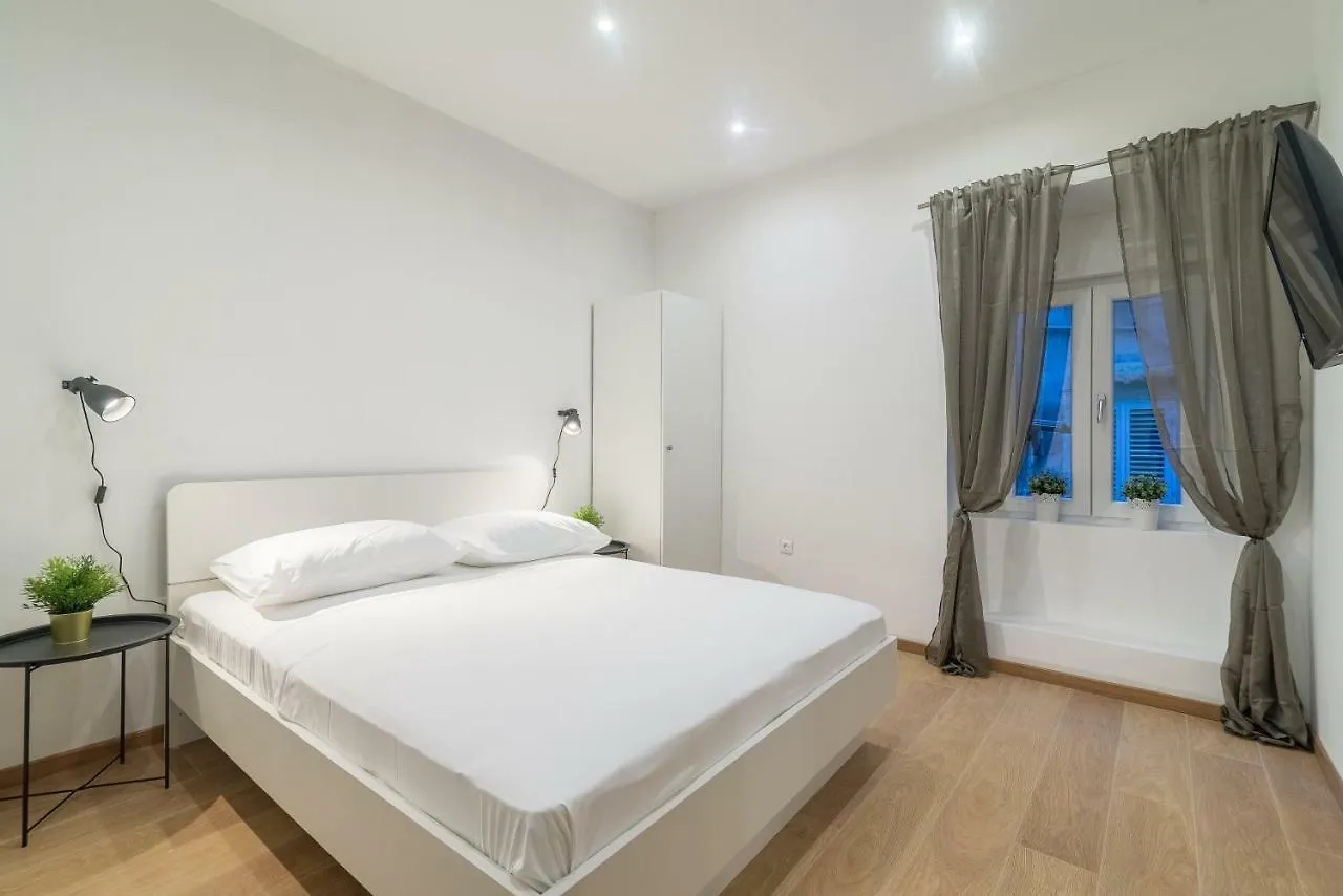 Studios & Apartments Porto Задар