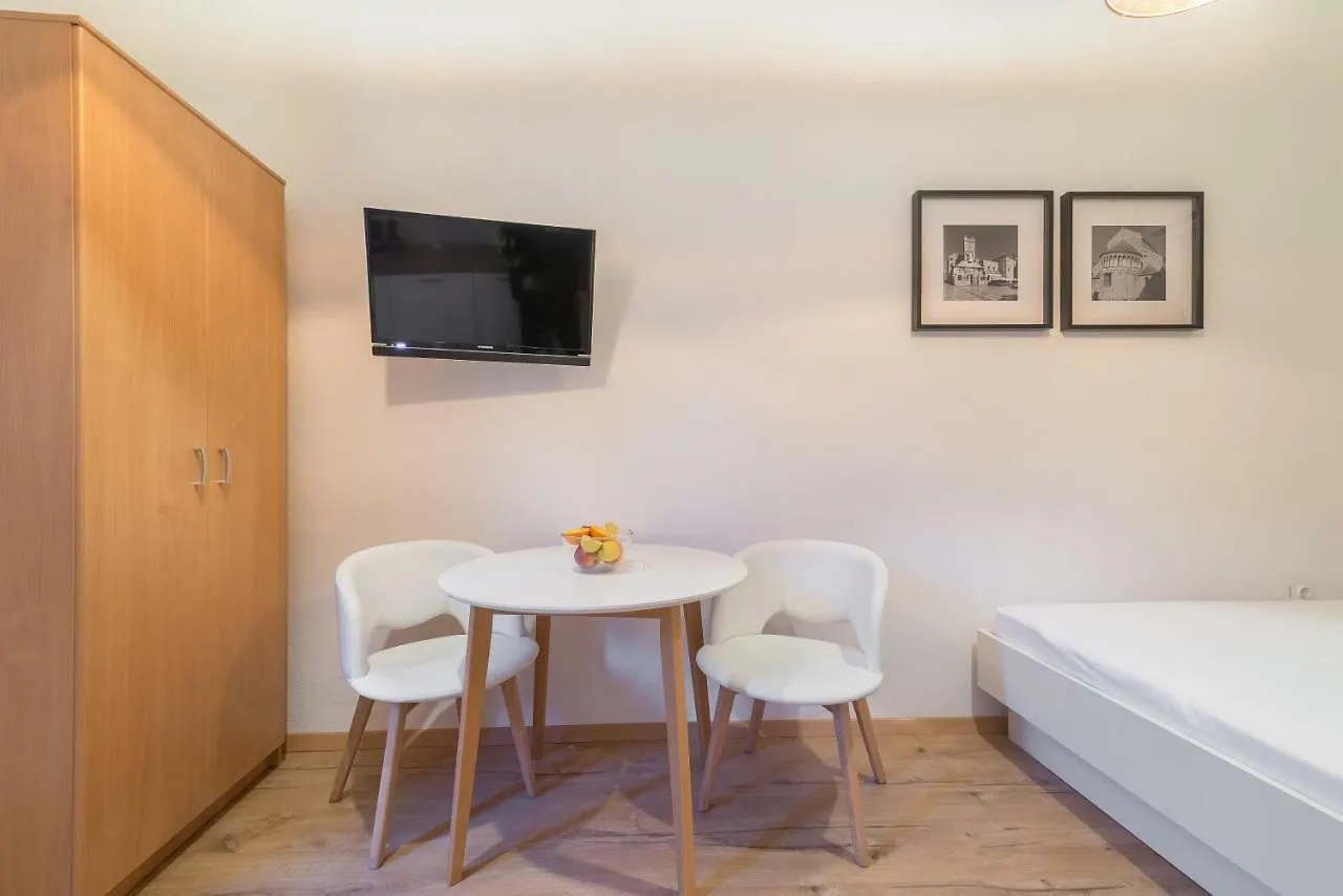 Studios & Apartments Porto Zadar 0*,