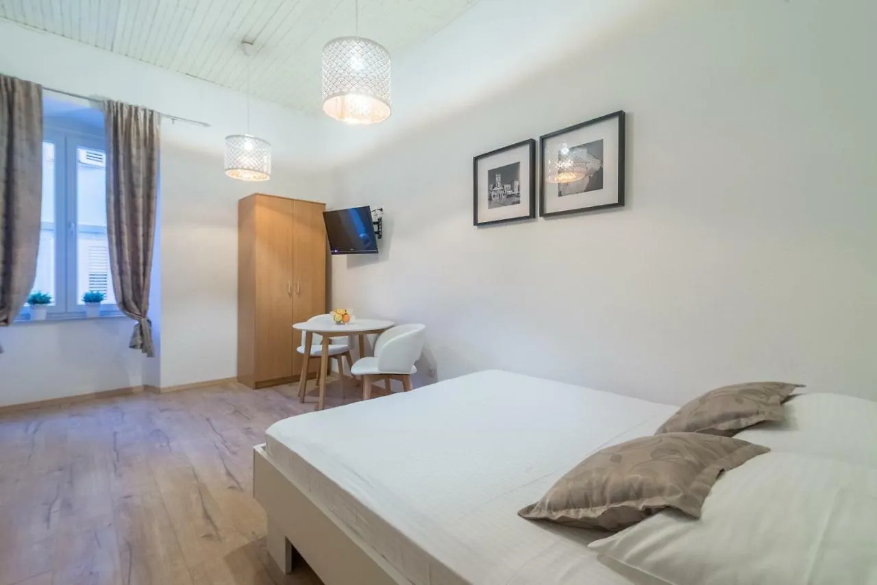 Studios & Apartments Porto Zadar 0*,